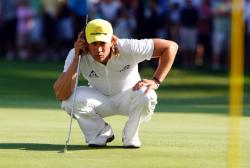 Villegas lines up a put on #18 (Bill Greenblatt, UPI)