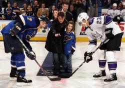 Sarah Palin with daughter Piper looking on (Bill Greenblatt, UPI)