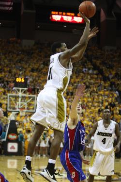 Zaire Taylor shoots the winning shot (Bill Greenblatt, UPI)