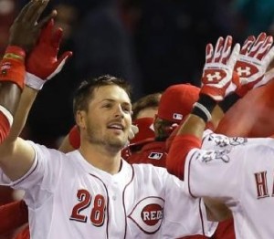 Chris Heisey high-fives teammates after Cincinnati beat the Cardinals (photo/MLB)