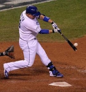 Billy Butler connects for an RBI single in the sixth giving the Royals the lead (photo/MLB)