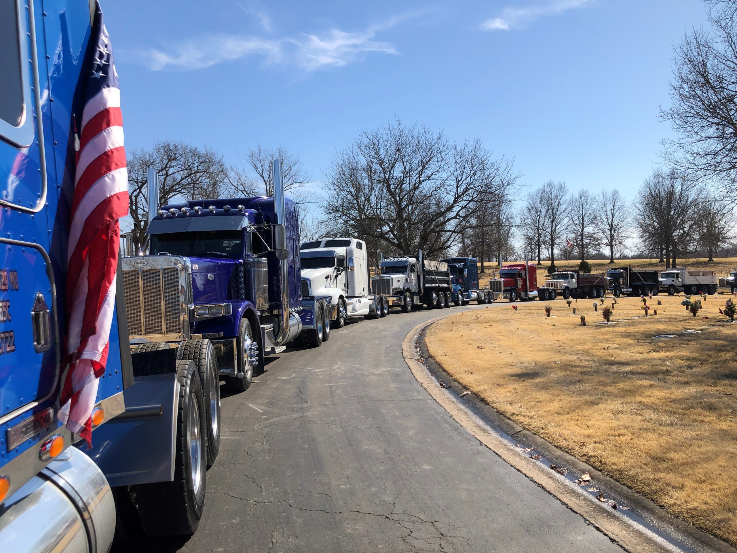 Hundreds of tractortrailers serve as funeral convoy in Jefferson City