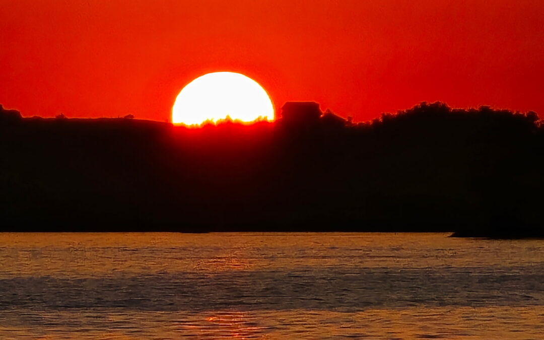 Sun and lake (Photo by Missourinet)