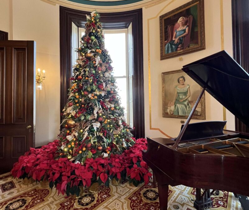 Missouri Governor’s Mansion Hosts First Tree Lighting Under Kehoe Administration